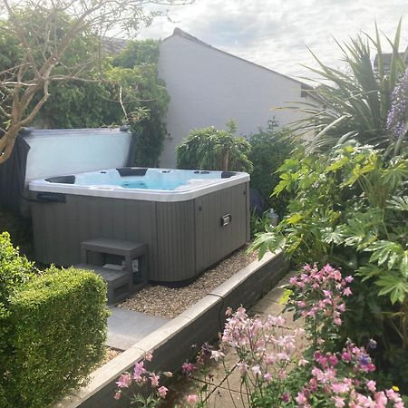 Bryntirion Farmhouse Apartment With Hot Tub Llanfair Caereinion Zewnętrze zdjęcie